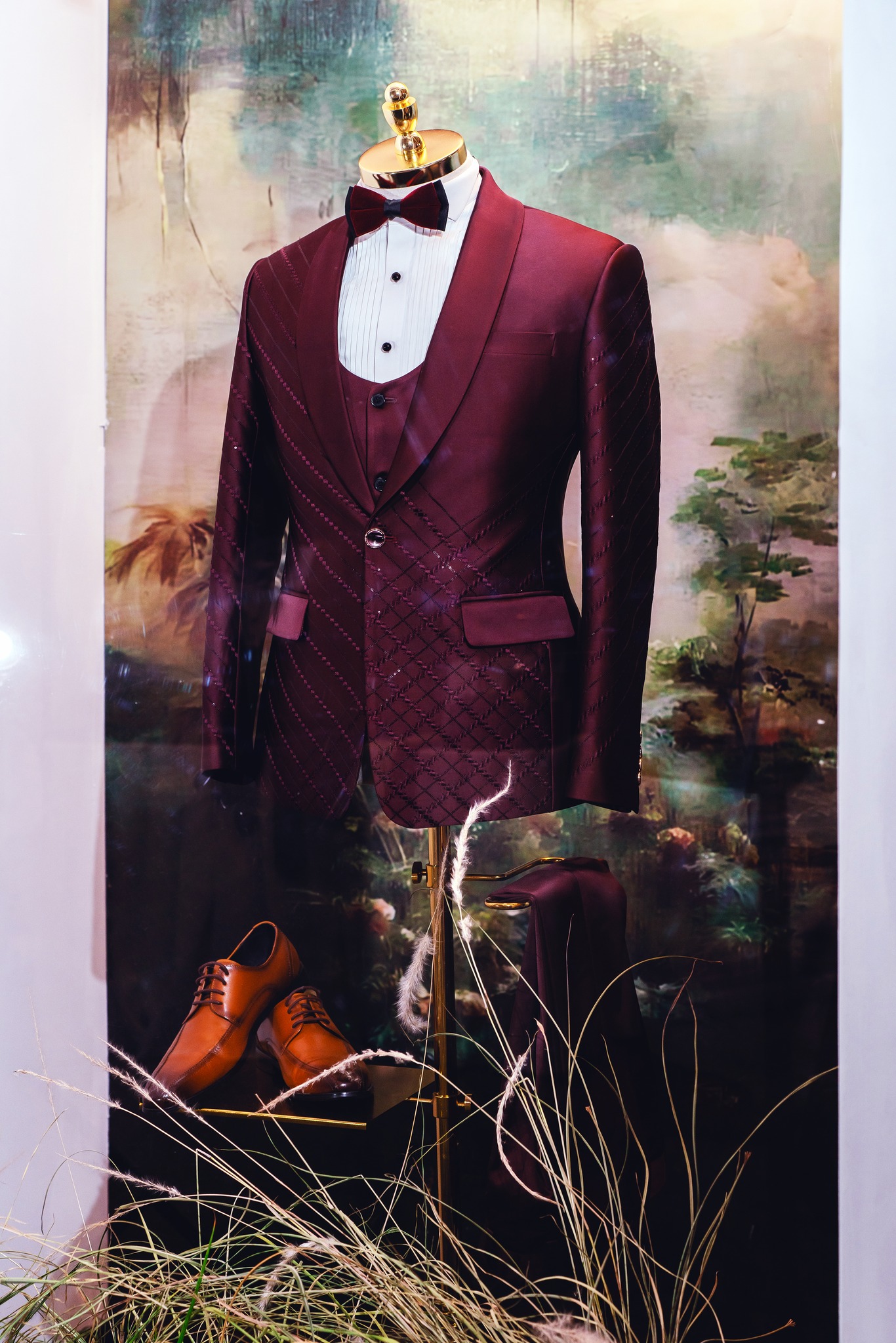 Bạn chọn MonAmie vì chúng tôi hiểu rằng: một bộ suit chỉ thực sự có ý nghĩa khi nó khiến bạn cảm thấy đúng là mình – nhưng phiên bản tốt hơn.